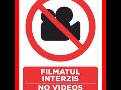 Placuta pentru filmatul interzis no videos allowed